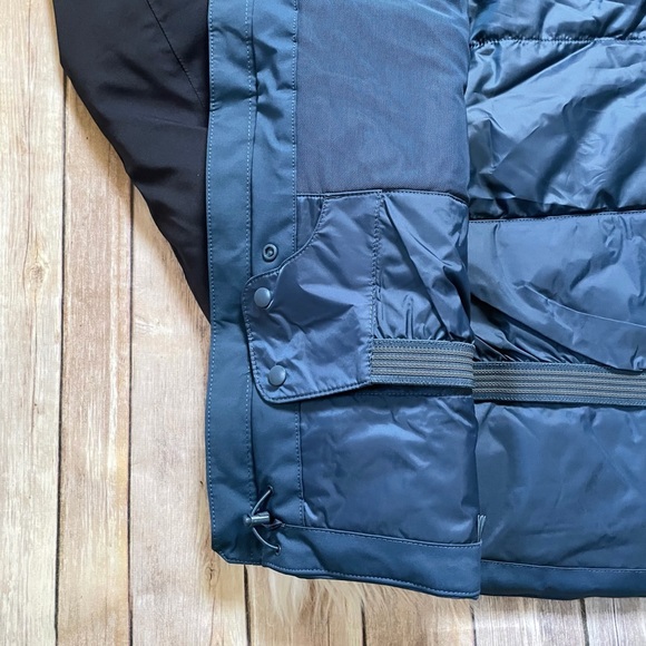 The North Face Men’s Chakal Jacket - Picture 7 of 11